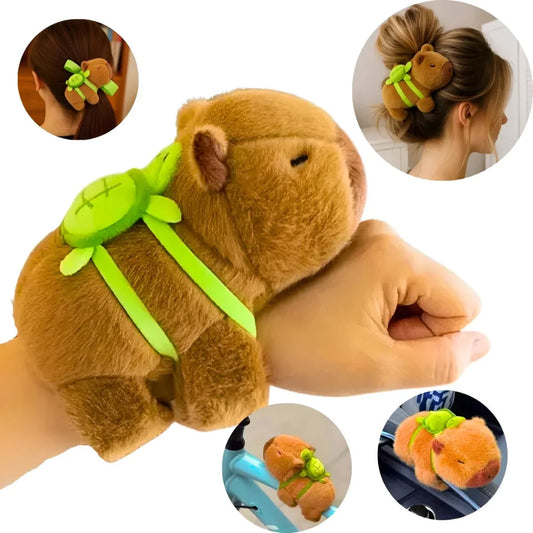 Pulseira de Braço Capivara de Pelúcia com Alça – Mochilinha Fofa e Divertida